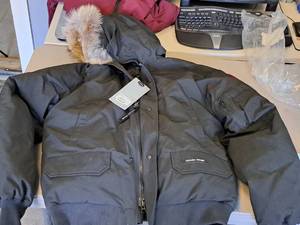 lot 1153 image: Canada Goose Arctic Program Chilliwack Mens Black Size Large Bomber Jacket
