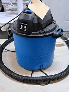 lot 190 image: Vacmaster 6-Gallon 3-HP Shop Vacuum