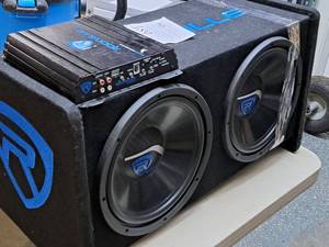 lot 189 image: Rockville Dual 10 Subwoofer Speaker Box and 4-ohm Monoblock Amplifier RVA600.1