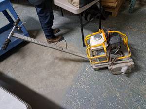 lot 212 image: Honda HNX1961BA Gas Concrete Saw
