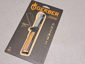 lot 199 image: Gerber Quandrant Clip Folding Knife (in original packaging)