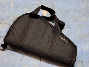 lot 208 image: Bulldog Soft Side Hand Gun Case