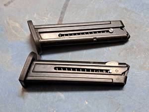 lot 205 image: Lot of (2) Sig Sauer Hand Gun Ammo Clips