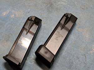 lot 207 image: Lot of (2) Sig Sauer P229 .40.357 Hand Gun Ammo Clips