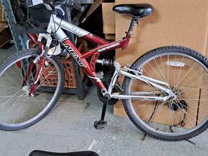 lot 1157 image: Next 26 Shimano 18-speed Mountain Bike 18 RedSilver Frame