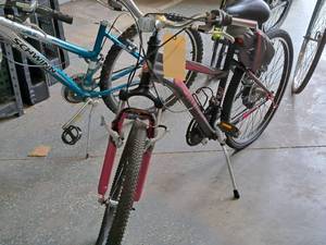 lot 1158 image: Schwinn Sidewinder 26 Womens Trail Bike 18 PinkBlack Frame