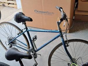lot 1160 image: Trek 720 27 Mens 10-speed Street Bike 18 Light Blue Frame