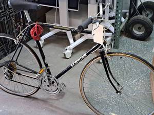 lot 1163 image: Schwinn Caliente 26 Mens 10-speed Street Bike 24 Black Frame