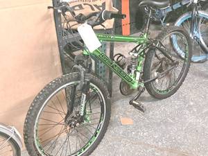 lot 1164 image: Genesis Assault 24 24 Mens 18-speed Trail Bike 17 Green Frame