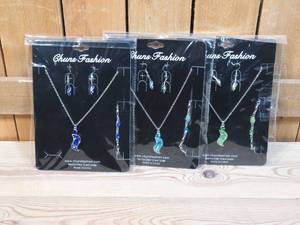 lot 74 image: Lot of THREE Chuns Fashion Sets including necklace, earrings and bracelet