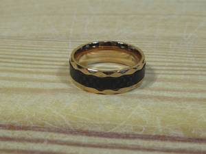 lot 81 image: Invicta Jewelry Mens Stainless Steel Rosetone Color Carbon Fiber Inlay Ring Size 11