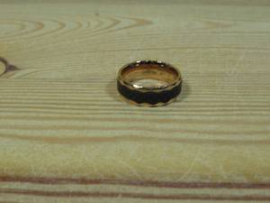 lot 83 image: Invicta Jewelry Mens Stainless Steel Rosetone Color Carbon Fiber Inlay Ring Size 10