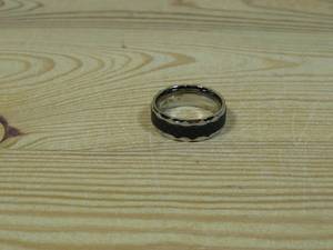 lot 89 image: Invicta Jewelry Mens Stainless Steel Silver Color Carbon Fiber Inlay Ring Size 10