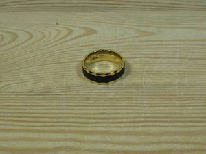 lot 92 image: Invicta Jewelry Mens Stainless Steel Gold Color Carbon Fiber Inlay Ring Size 11