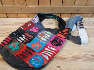 lot 140 image: Hobo Happy Hippie Crossbody Purse