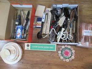 Large lot of kitchen utensils, new ...