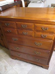 Beautiful medium tone wood 4-drawer...