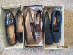 3 pair womens size 8 Enzo Angiolin...