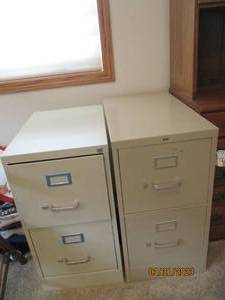 2 2-drawer metal file cabinets 1 is...
