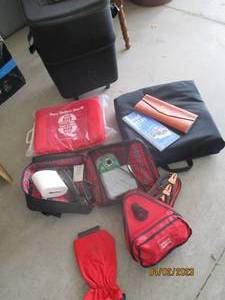 Luggage-style stacking travel coole...