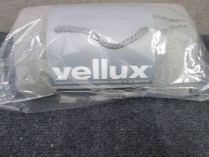 lot 39 image: Vellux 50x60 Woven Throw Blanket...