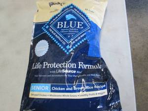 lot 116 image: 15 lb Bag Blue Senior Life Protecti...