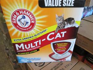 lot 159 image: 29 lb Box Arm & Hammer MultiCat Clu...