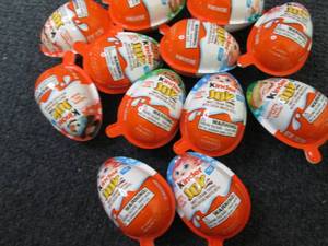 lot 173 image: 12 Kinder Joy...