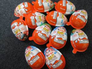 lot 174 image: 12 Kinder Joy...