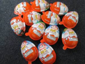 lot 175 image: 12 Kinder Joy...
