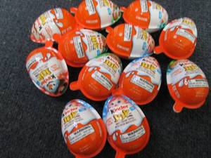 lot 177 image: 12 Kinder Joy...