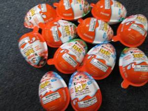 lot 179 image: 12 Kinder Joy...