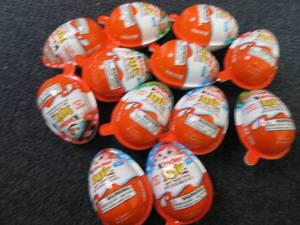 lot 180 image: 12 Kinder Joy...