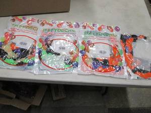 lot 321 image: 4 pks Party Balloons...