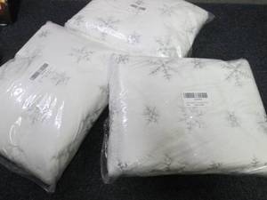 lot 347 image: 3- 15x70 Faux Fur Holiday Table Run...