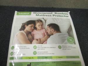 lot 358 image: King Waterproof Mattress Protector...