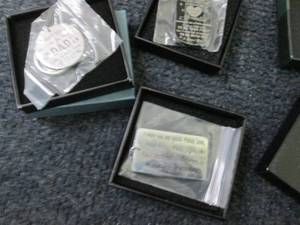 lot 393 image: 3 Gift Key Rings...