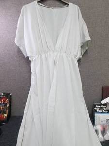 lot 404 image: 3XL Coverup...