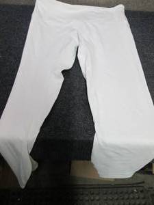 lot 412 image: Ladies Large White leggings...