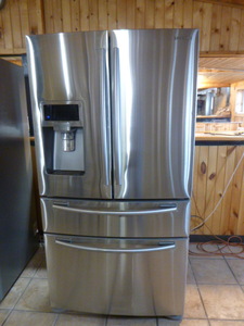 lot 4 image: Samsung 4 Door RefrigeratorFreezer