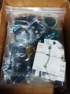 lot 6 image: Bulk Lot Of Assorted Costume Jewelry