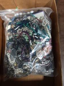 lot 7 image: Bulk Lot Of Assorted Costume Jewelry