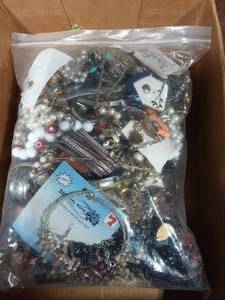 lot 8 image: Bulk Lot Of Assorted Costume Jewelry