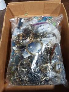 lot 14 image: Bulk Lot Of Assorted Costume Jewelry