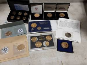 lot 27 image: Mixed Commemorative Coins