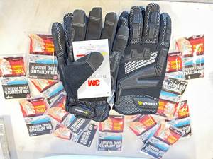 lot 4 image: 2 New Pair of 3M Thinsulate Gloves & Hand Warmers