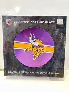lot 39 image: New Minnesota Vikings Sculpted Plate