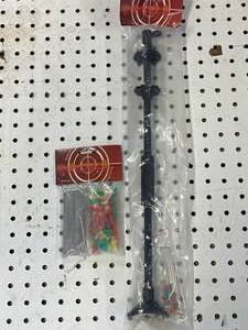 lot 42 image: New Blowgun & Darts