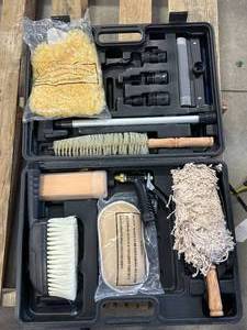 lot 45 image: Deluxe Car Washing Kit