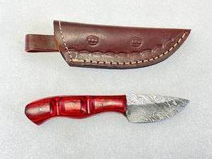 lot 46 image: Custom Damascus Knife with Leather Sheath 6  Inch